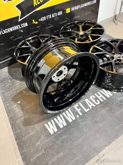 Dvourozměrné Audi RS3 R19 - 8