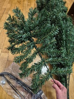 Nový umělý vánoční stromek, 240 cm - 8