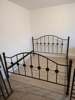 Kovová ručně zdobená manželská postel 180x200 - 8