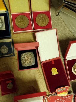 Různé medaile - 8