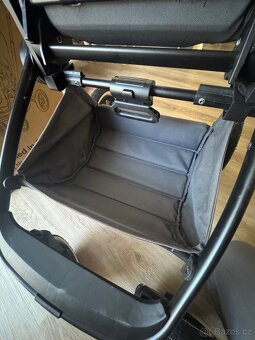 Kočárek Moon Resea S - 8