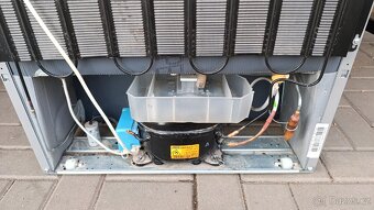 Whirlpool lednice kombinovaná 341 litrů - 8