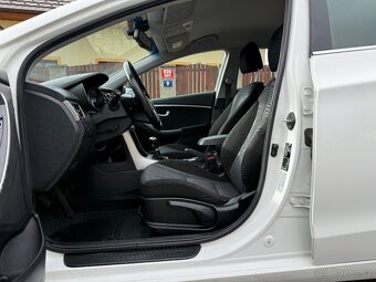 HYUNDAI I30 1.6 CRDI 94 KW KOMBI VÝHŘEV SENZORY KAMERA - 8