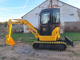 KOMATSU PC 35 MR - 8