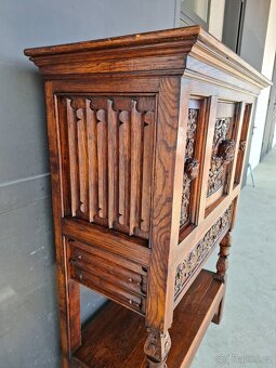 Starožitný masivní vyřezávaný kabinet - 8