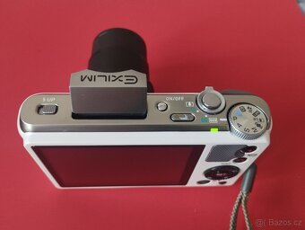 CASIO Exilim EX-ZR700 - 8