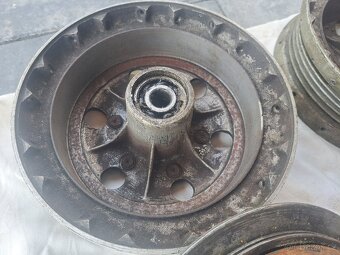 Jawa 250 350 kývačka - náboje kol + brzdové štíty - 8