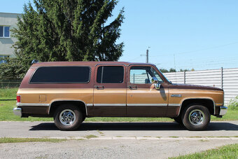 1988 GMC Suburban Sierra Classic 1500 2WD 5.7 V8 - 8