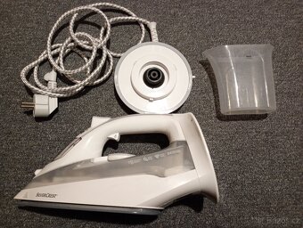 Napařovací žehlička v záruce žehlení prádla bez kabelu - 8