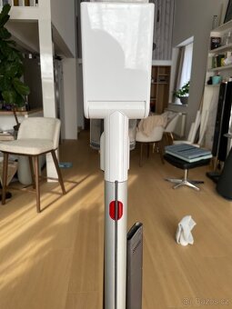 Dyson stojan na vysavač - 8
