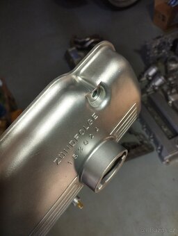 Víko ventilů BMW s motorem M30 - 8