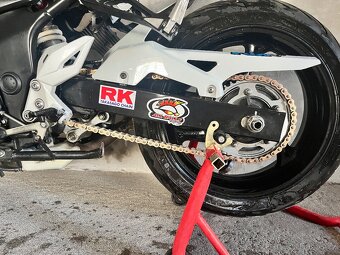 suzuki gsr 750 - 8