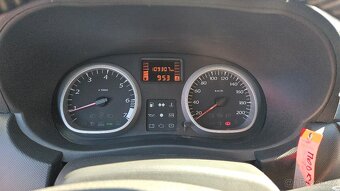 DACIA DUSTER 1,6 i 4x4 - 8