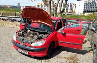 Prodam Peugeot 206 1.4 benzín - 8