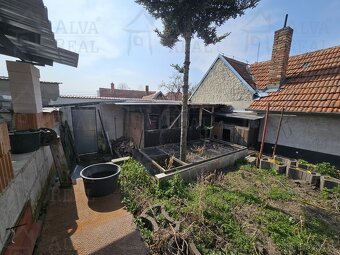 Polořadový rodinný dům v obci Šakvice, CP 304 m², garáž a... - 8