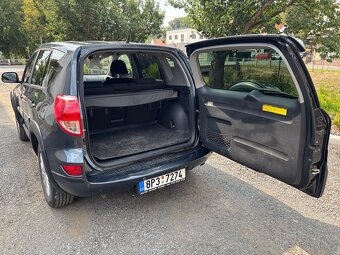Toyota RAV4 2006 2.2 D-CAT 130 kW - 8