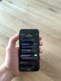 Apple iPhone 8 64gb-baterie 80%- dobrý stav - 8