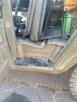 UAZ 469 - 8
