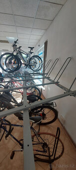Výstavní stojan na jízdní kola. - 8