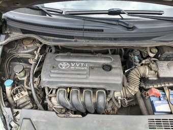 Toyota Corolla Verso - 8