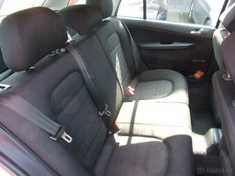 PRODÁM ŠKODA Fabia kombi 1,4 16V - 8