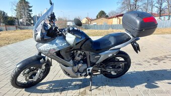 Honda Transalp 700, rok 2008 - 8
