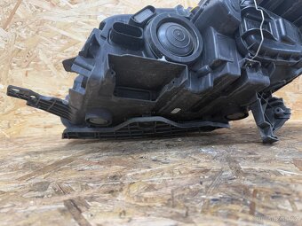 PRAVÉ PŘEDNÍ HALOGENOVÉ SVĚTLO FORD KUGA MK2 90014884 - 8