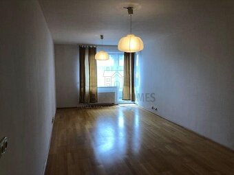 Pronájem bytu 2+kk 52 m (3 patro, výtha, balkon, parkování b - 8