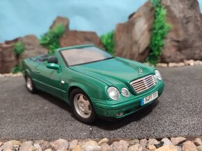 prodám model 1:18 mercedes benz CLK 320 - 8