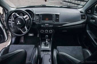 Mitsubishi Lancer Evo X - 8