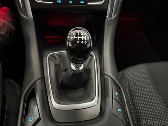 Ford Mondeo 2.0 EcoBlue S&S SW Titanium rok 03/2021 - 8