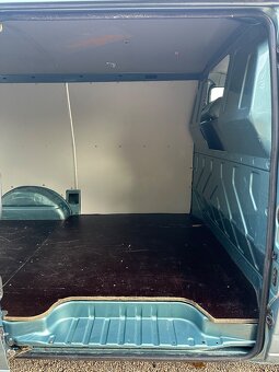 VW Transporter T4 2.5 TDi Dodávka bez Koroze - 8
