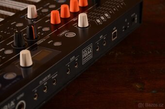 Arturia Microfreak + Decksaver - 8