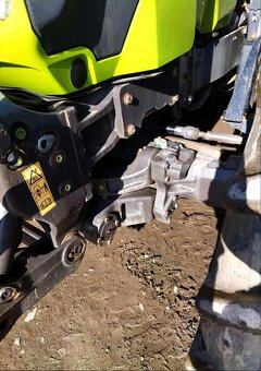 Traktor Claas Axion 820 Cmatic - 8
