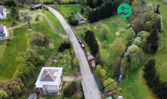 Rovinatá stavební parcela cca 350 m2 s rozlehlou... - 8