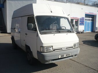 Nissan Trade 3.0 D - 8