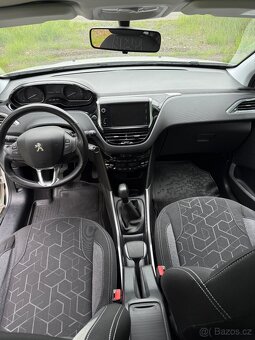 Peugeot 2008 1.2 81kW - 8