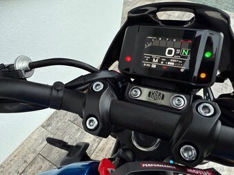 Yamaha XSR 900 - 8