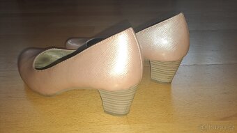 Prodám zimní kozačky a dámské lodičky - 8