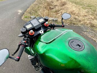 Aprilia RSV 1000 - 8