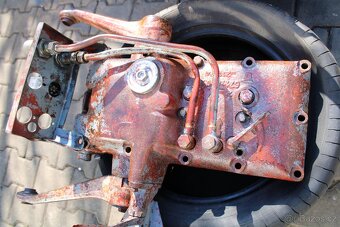 Zetor 6911 víko hydrauliky - 8