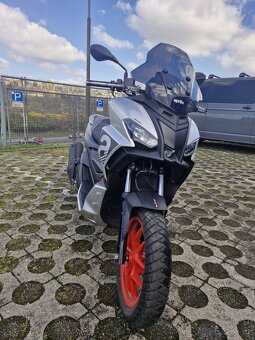 Aprilia SR GT 200 - 8