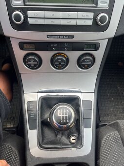 VW Passat combi 2008 2,0tdi Xenon - 8