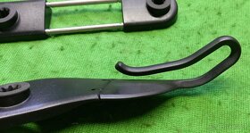 Držáky vodítka pásů pod hlavovou opěrku do starého veterána. - 8