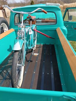Ford F100 - 8