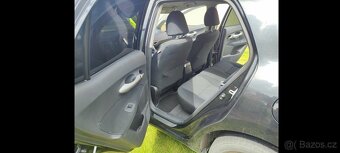 Auris Toyota 1.6 benzin černý - 8