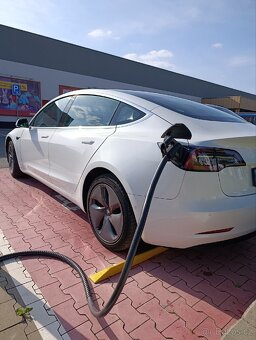 Tesla model 3 standard plus 55 včetně DPH - 8