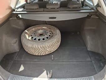 KIA CEED SW rok 2010 - 8