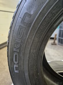 112. 2 kusy nepoužité zimní pneumatiky Nokian 235/60/16 - 8
