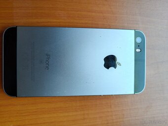 3x iPhone SE 1 generace - 8